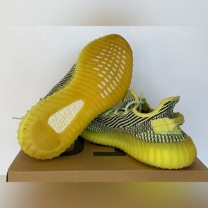 Yeezy yeezreal size 10 M